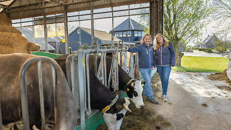 Pieter en Saskia Bogaard in de stal