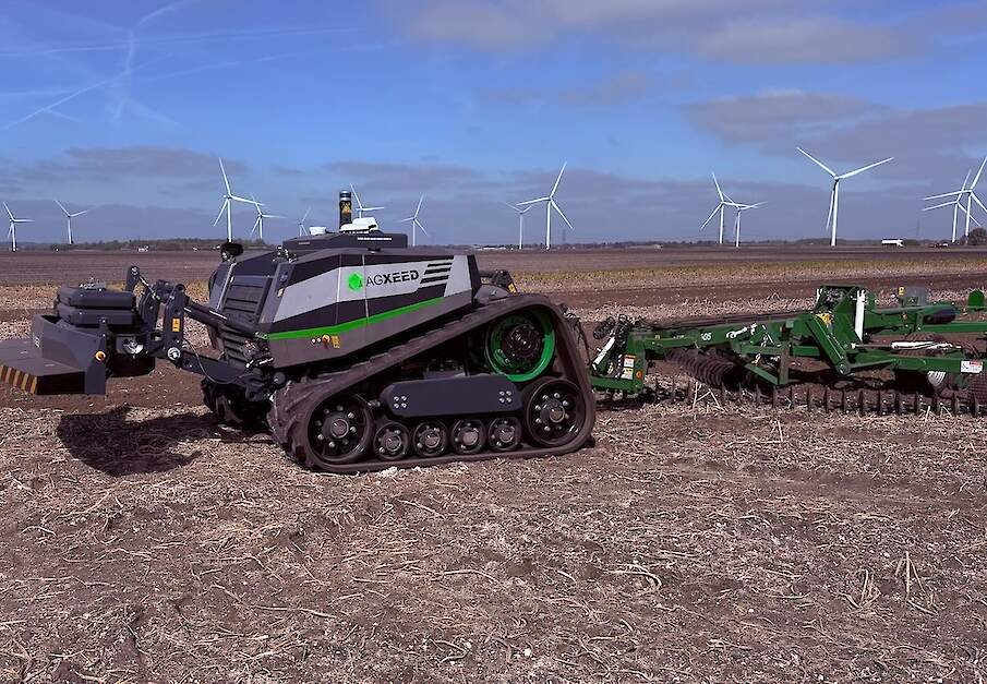 High-tech farming: AgXeed robottrekker trekt Kelly 1605 kettingeg