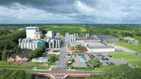 De fabriek van FrieslandCampina in Bedum is een van de locaties waar hoogwaardige wei-eiwitten worden geproduceerd.