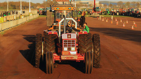 Deelnemer: Renske Kuijer, Alteveer. Trekker: International 1246. Klasse: 5,5 ton Dames.
