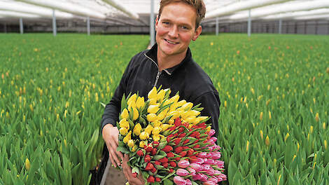 Klaas Schouten jr. vindt het belangrijk om met de omgeving in gesprek te gaan over de manier van werken in de bloementeelt.