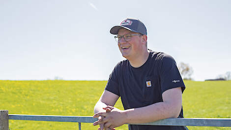 Bonne Poelma past het beheer van de slaperdijk aan binnen het Slaperdijkproject van Boerennatuur Midden-Groningen.