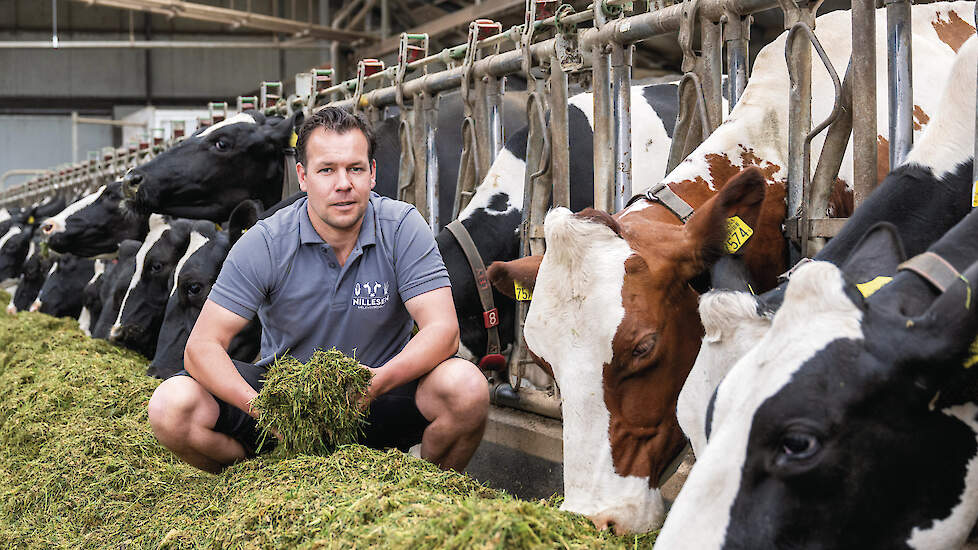 Melkveehouder William Nillesen doet mee aan een proef van RFC, SMK en de Dierenbescherming. Hij gaat in anderhalf jaar tijd aan 43 criteria van het Beter Leven-keurmerk proberen te voldoen.