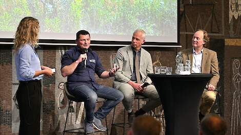 Paneldiscussie na de premi&egrave;re van de documentaire &lsquo;Natuur houdt zich niet aan natuurbeleid'. Hermen Vreugdenhil, Age Fennema en Joost Gransberg.
