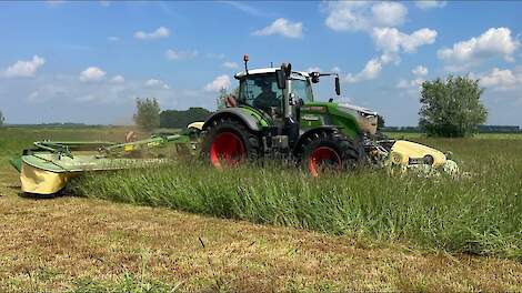 Loonbedrijf vd Camp in Oss met nieuwe Krone EC B 1050 CV Collect triple maaier