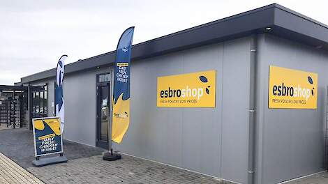 De kipwinkel van en bij vleeskuikenslachterij Esbro in het Wehl (GD) verhuist in juli naar het centrum van het dorp.
