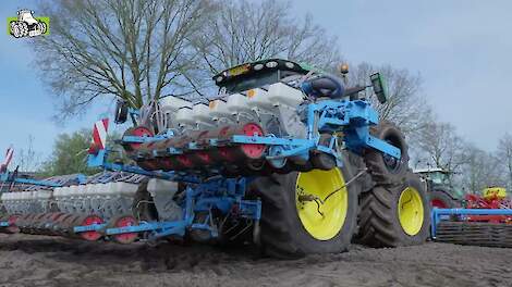 Opklapbare Monosem MS-A-uienzaaier met een werkbreedte van 6,75 meter