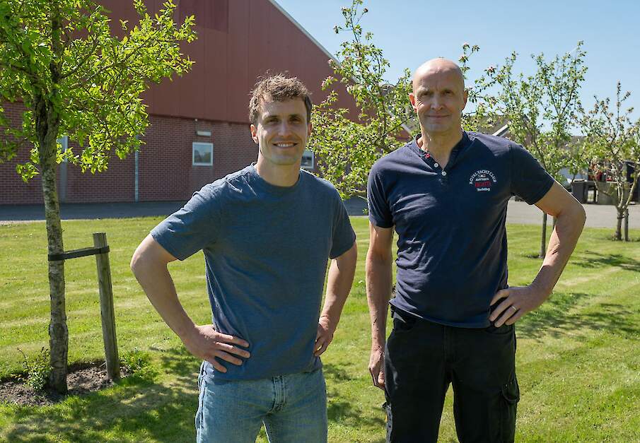 Zoon Jorno (links) en vader Marcel Broeders.