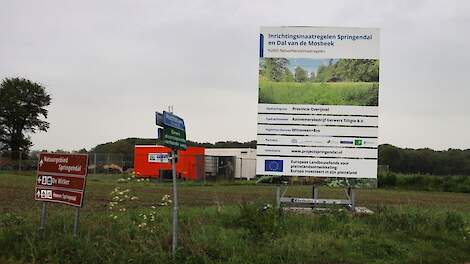 Informatiebord over inrichtingsmaatregelen Springendal & Dal van de Mosbeek