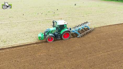 Fendt 724 Vario  met Lemken vijfschaar wentelploeg