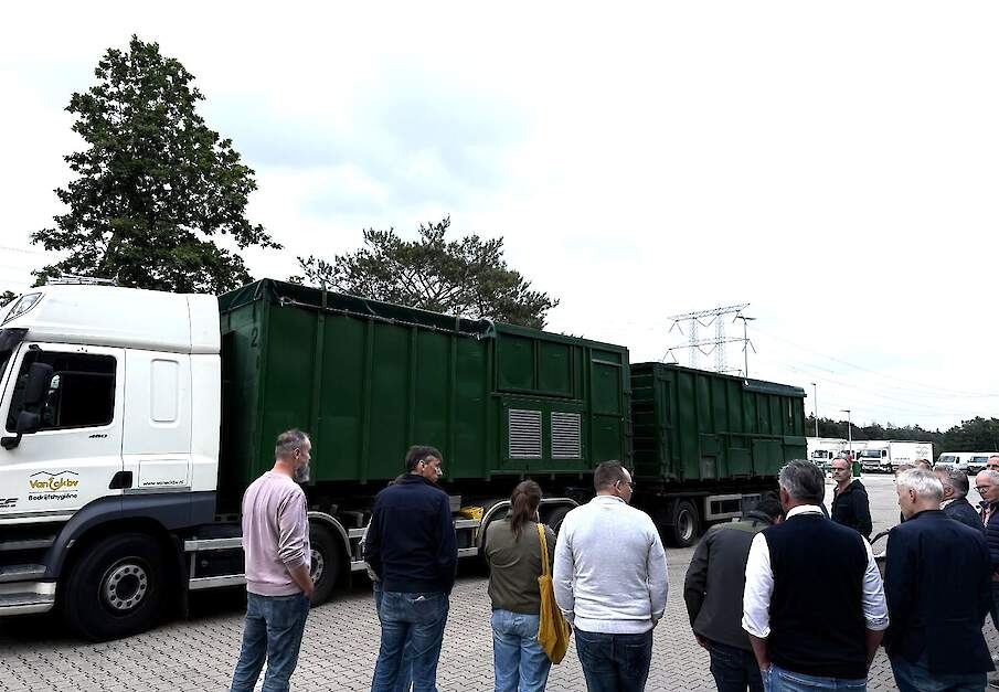 Rondleiding bij Van Eck: de opleggers van Thermokill, het langdurig verhitten om bloedluizen te bestrijden