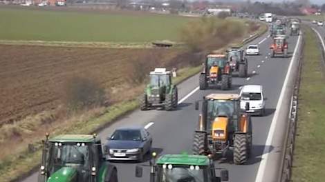 Boze Franse boeren blokkeerden de afgelopen dagen snelwegen en toegangswegen van een aantal populaire plaatsen met hun tractoren.