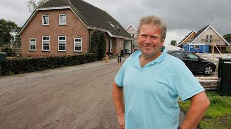 Klaas Mijnheer (49) en zijn vrouw Jennie (45) hebben een varkensbedrijf met 350 zeugen, 1.200 gespeende biggen en 1.200 vleesvarkens in het Overijsselse Rouveen. Op 16 september opent de familie de nieuwe zeugenstal.