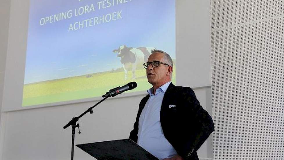 Anton Legeland van LNAgro De Ondernemerij vertelt alle aanwezigen in Ulft woensdagmiddag 23 maart over de Lora-pilot in de Achterhoek.