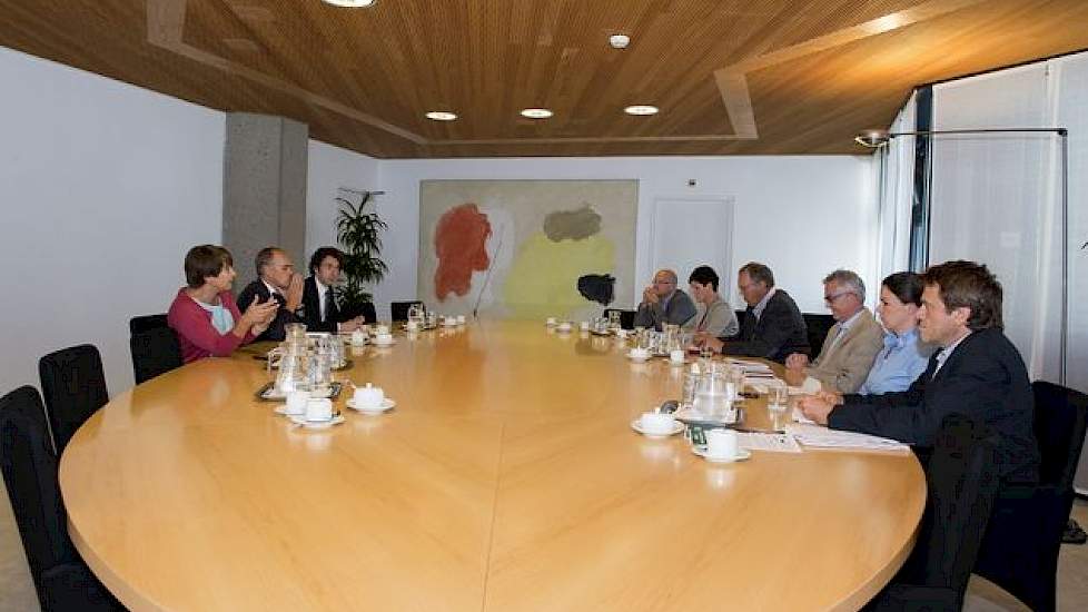 De TTIP en landbouwcoalitie om tafel met minister Lilianne Ploumen van Buitenlandse Handel en Ontwikkelingssamenwerking.