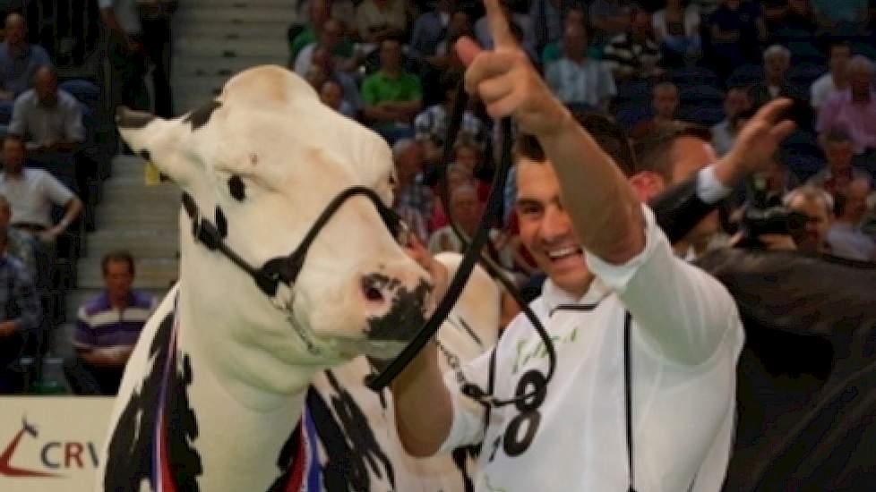 Jimm Holsteins Hellen 589 wordt uitgeroepen tot kampioen van de middenklasse.