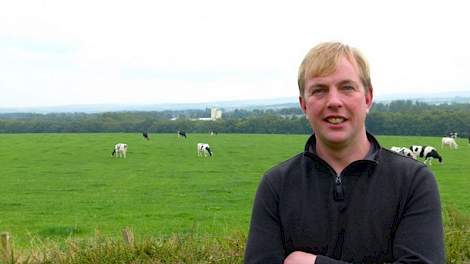 De 42-jarige Wim Bosma is bedrijfsleider op het melkveeproefbedrijf Langhill Farm van de universiteit van Edinburgh. Het bedrijf telt 240 melkkoeien, 200 stuks jongvee en 350 schapen. Het grondareaal bestaat uit 240 hectare land, waarvan 200 hectare gras