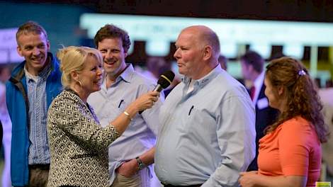 Op de CRV Koe-Expo van 2013 werd Jos Knoef als een van de fokkers van veel honderdtonners in het zonnetje gezet.