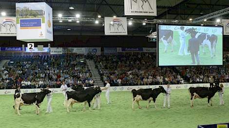 Jeeves stijgt drie punten en komt op een aanhoudingscijfer van 113. Op de NRM van 2012 werd een dochtergroep van de stier gepresenteerd.