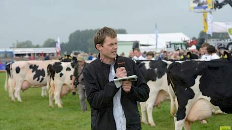 Dit soort koeien maakt het boeren makkelijker, koeien die weinig aandacht vragen en die een lage jongveebezetting mogelijk maken, aldus jurylid Jurjen Groenveld.