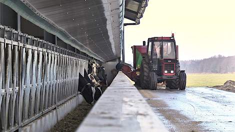 Feedwall en luchtwasser in nieuwe stal Hollander - www.melkvee.nl