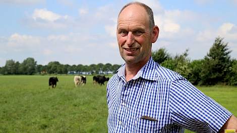 Jaap Treur uit Bantega begon in 2015 met het weiden van zijn koeien. Ze wilden in eerste instantie nauwelijks in de wei blijven, hetgeen in 2016 wat was verbeterd. „Dit jaar merk ik voor het eerst dat de koeien echt zelf de wei in willen.”