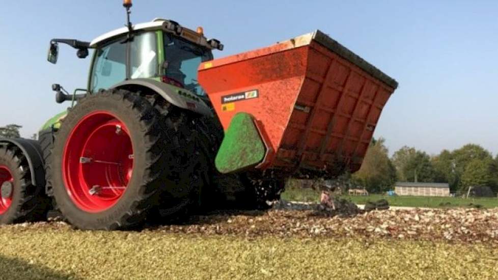 Rialto voederbieten inkuilen met snijmais, in Ekehaar (Drenthe)