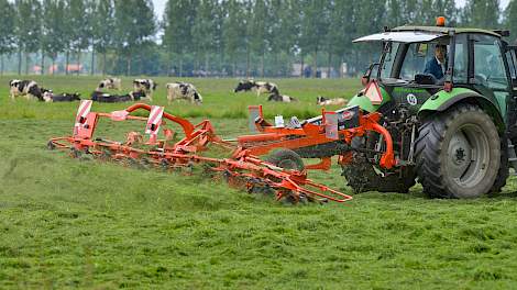 Gras schudden.