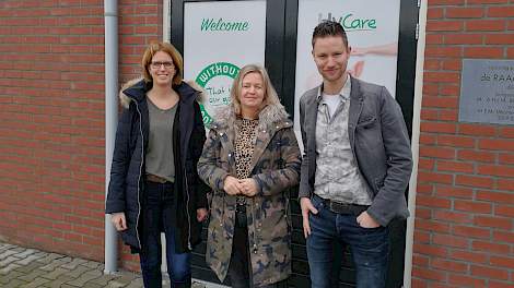 vlnr: Angela Rutten en Bregt de Hair (Adviseurs Infectiepreventie St. Elisabeth Ziekenhuis) en Arjan Wermink (HyCare-coach MS Schippers)