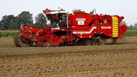 Hilbert Somsen: „Doordat de machine volledig instelbaar is, kunnen we onder alle omstandigheden rooien.