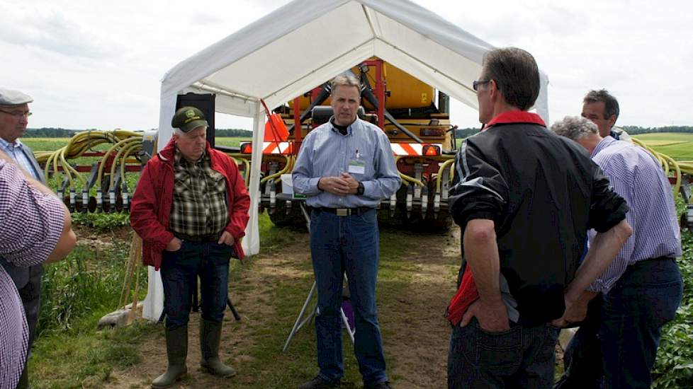 Richard Korver van DLV Plant geeft uitleg over de mogelijkheden van mineralenconcentraat.